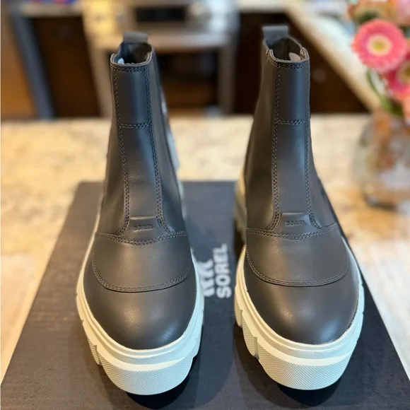 NEW Sorel Caribou Waterproof Leather WOMEN'S Platform CHELSEA BOOT In Jet/Pixel - Picture 3 of 15